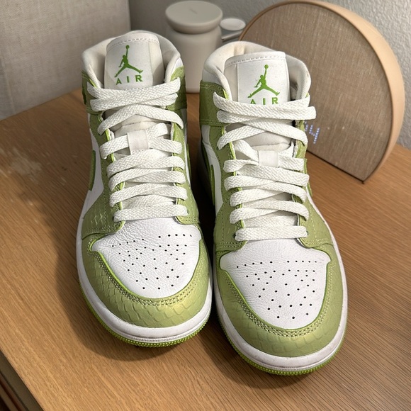 Jordan 1 Mid Green Python (Women's) - Picture 6 of 8